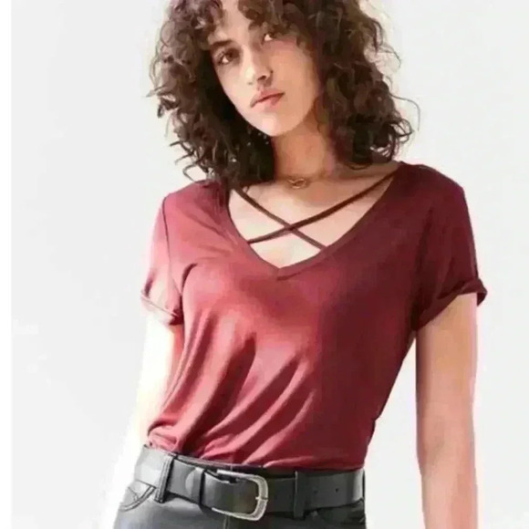 URBAN OUTFITTERS | Project Social T | Maroon Top - Picture 5 of 6